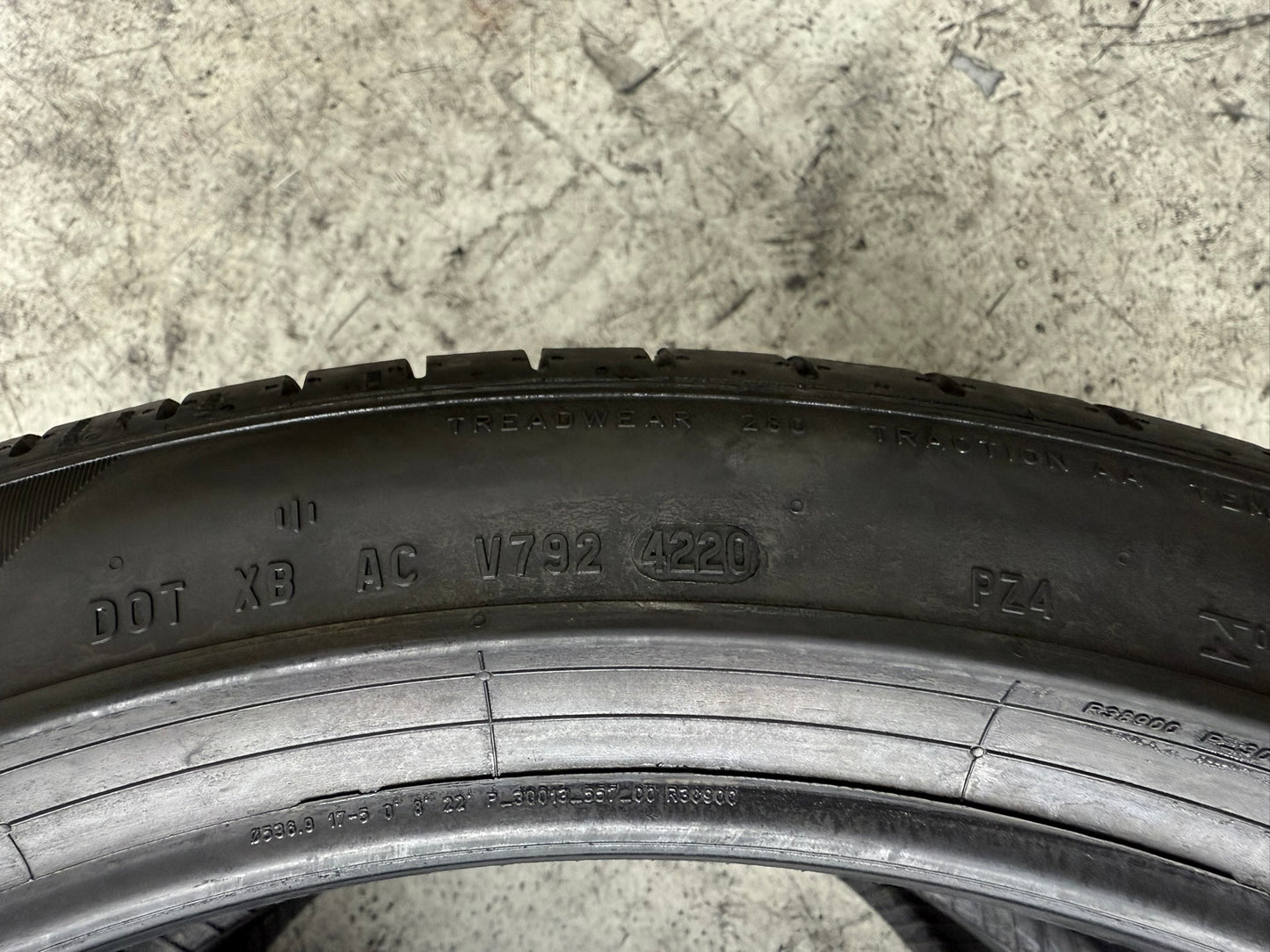 Usato: 2 Gomme 265/40R21 105Y XL Pirelli Estive 90% Residuo