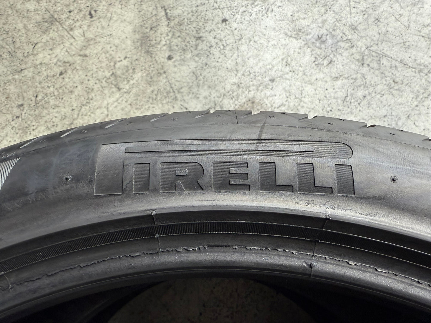 Usato: 2 Gomme 265/40R21 101Y Pirelli Estive 90% Residuo
