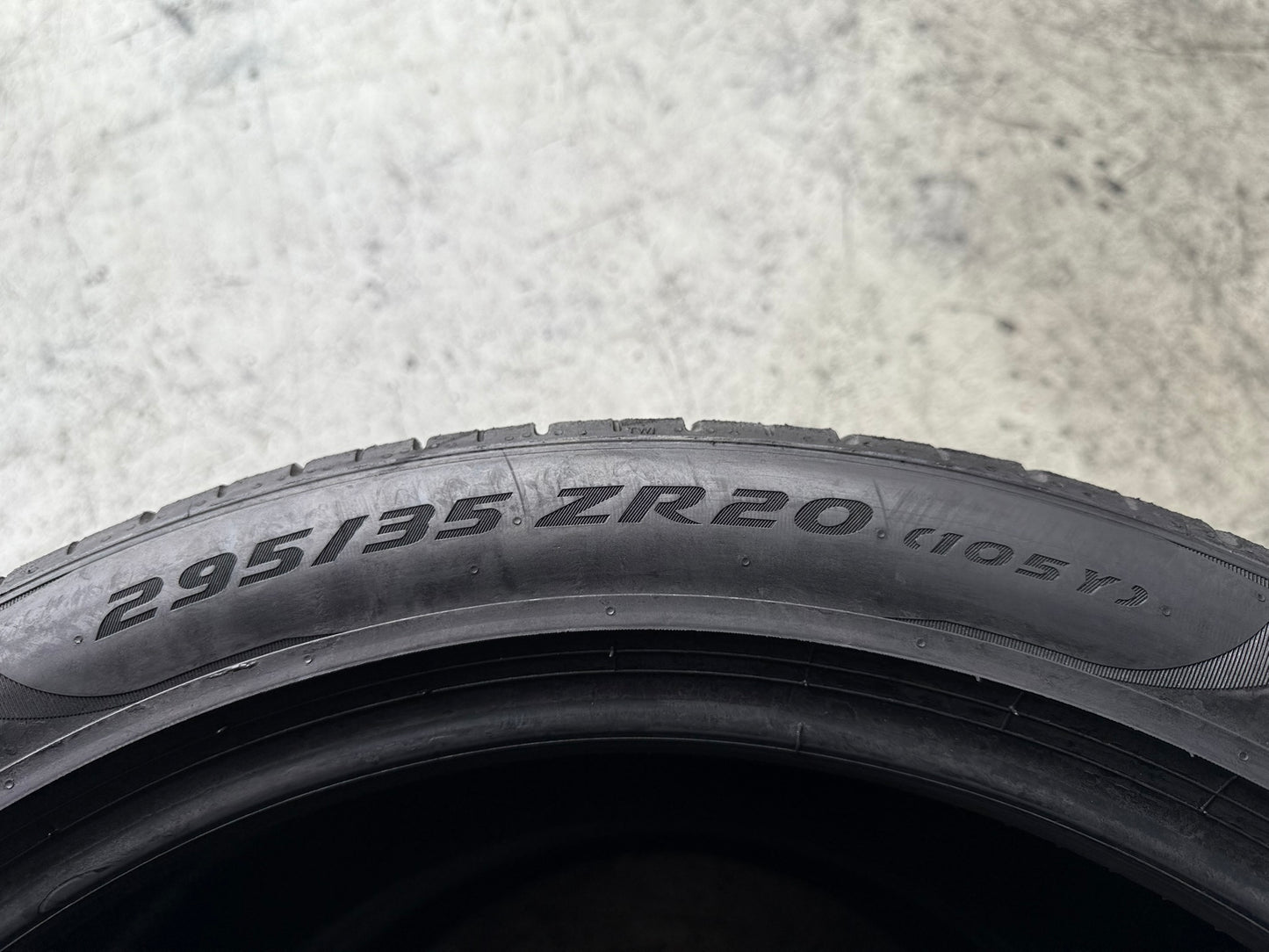 Usato: 2 Gomme 295/35R20 105Y XL Pirelli Estive 90% Residuo