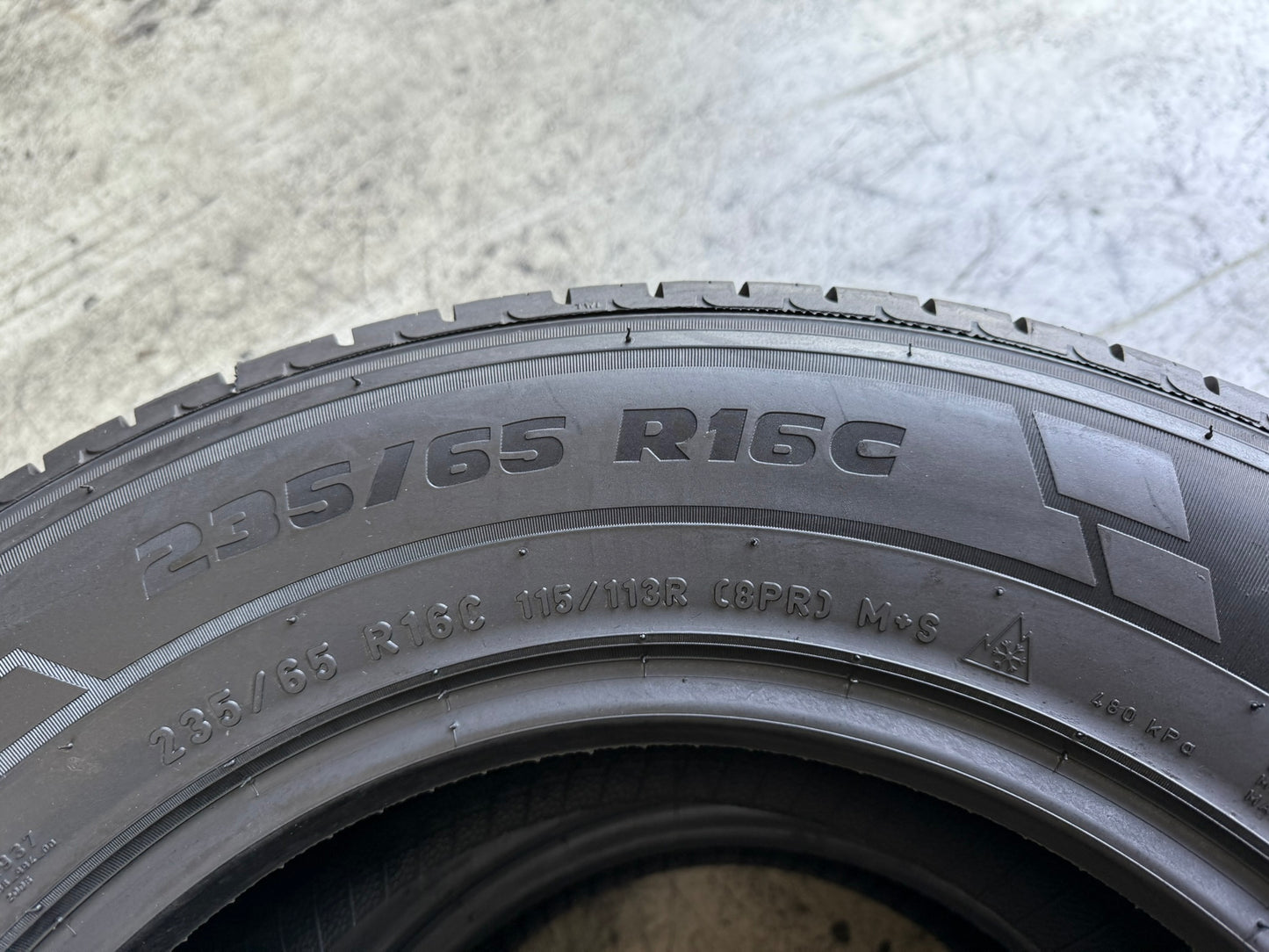 Nuovo: 2 Gomme 235/65R16 C 115/113R Pirelli 4 Stagioni