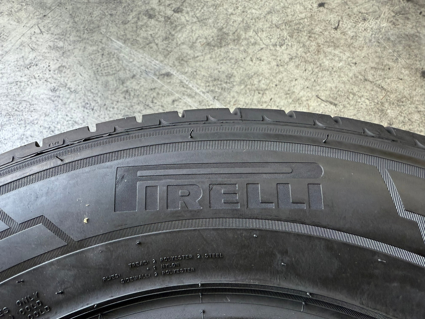 Nuovo: 2 Gomme 235/65R16 C 115/113R Pirelli 4 Stagioni