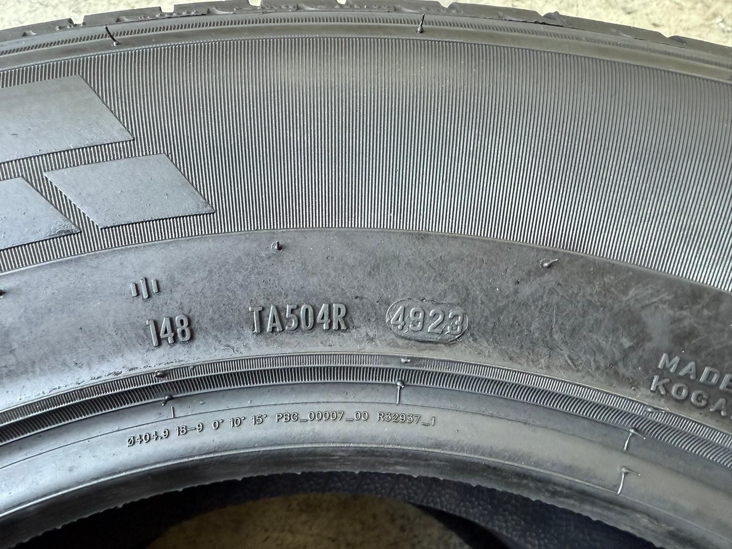 Nuovo: 2 Gomme 235/65R16 C 115/113R Pirelli 4 Stagioni