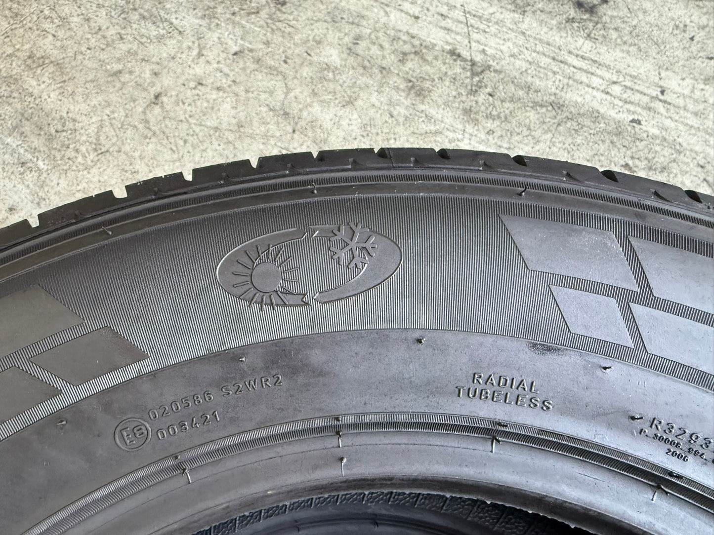 Nuovo: 2 Gomme 235/65R16 C 115/113R Pirelli 4 Stagioni