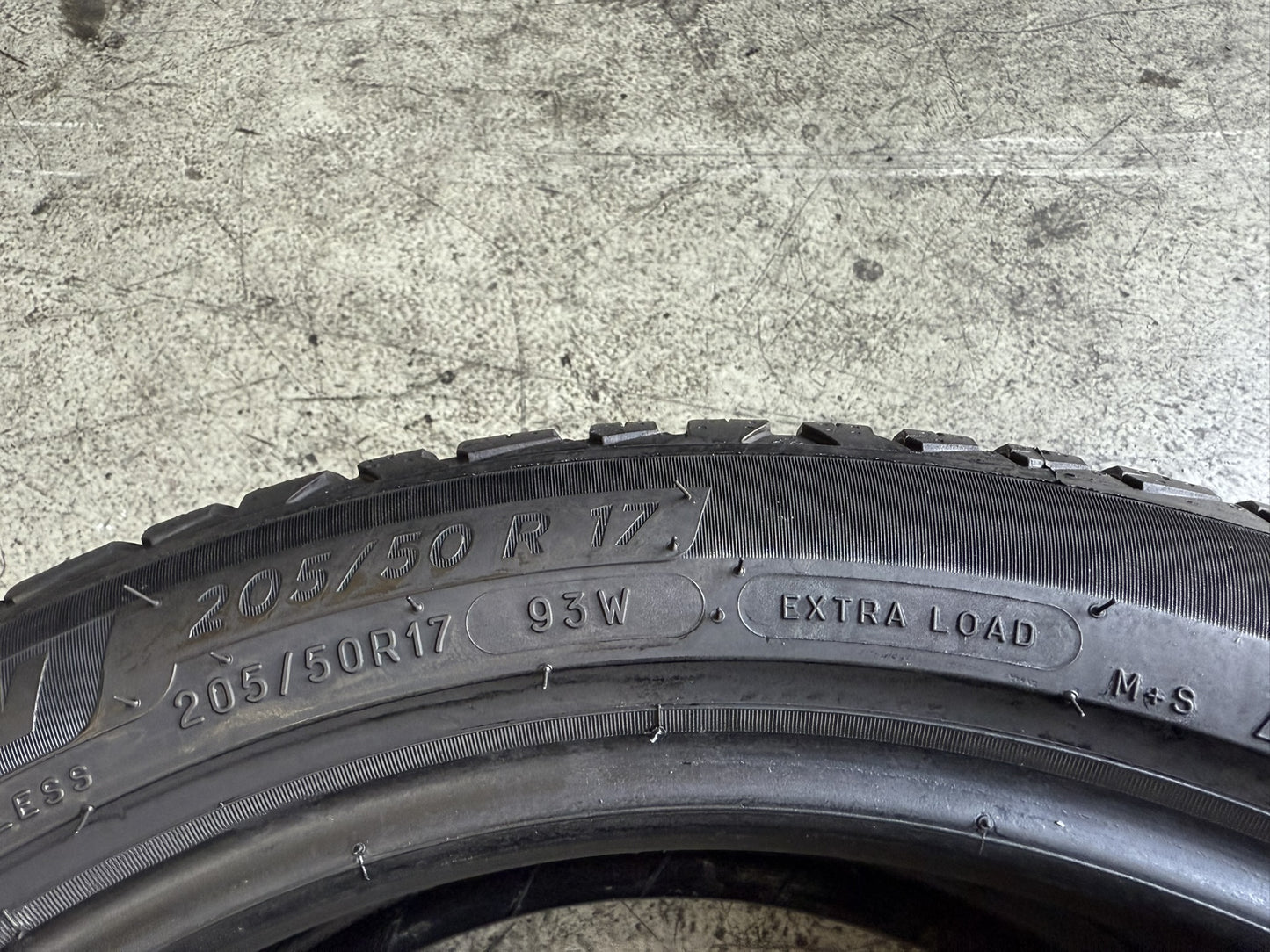 Usato: 1 Gomma 205/50R17 93W XL Michelin 4 Stagioni 90% residui