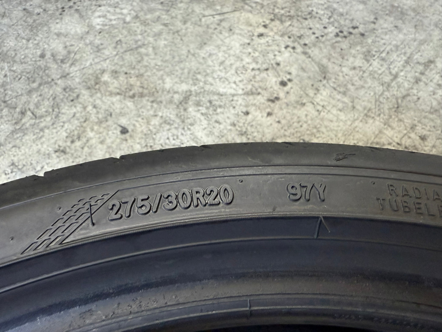 Usato: 1 Gomma 275/30R20 97Y XL Goodyear Estiva 85% residui