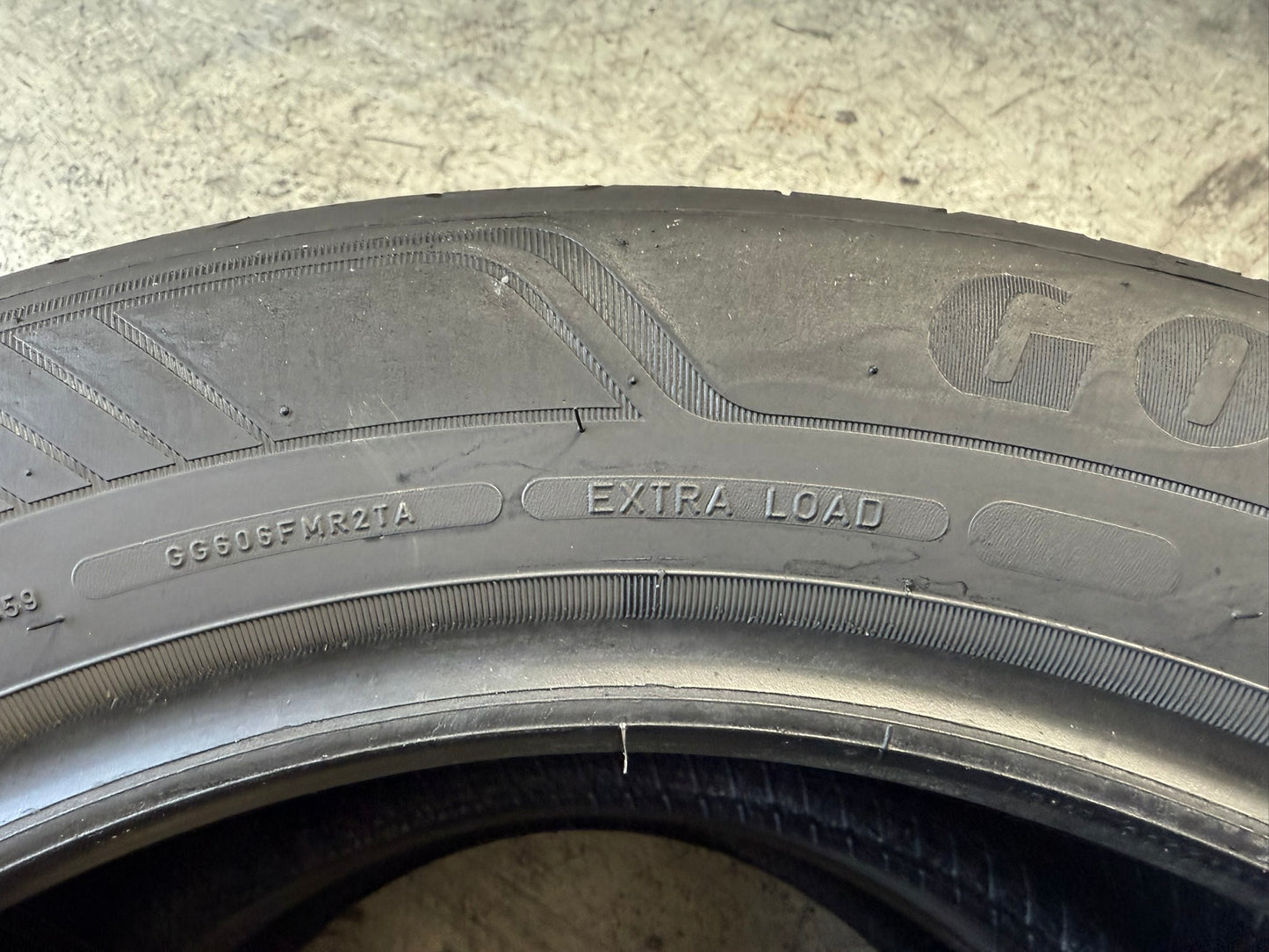 Usato: 2 Gomme 215/55R17 98W XL Goodyear Estive 80% residuo