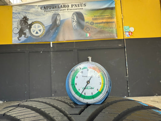 Usato: 1 Gomma 245/45R18 100Y XL Kumho 4 Stagioni 95% residui