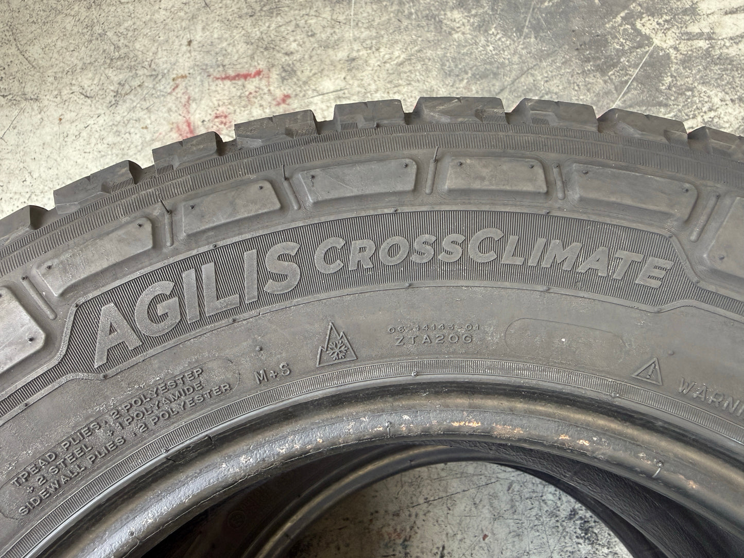 Usato: 2 Pneumatici Michelin Agilis CrossClimate 215/70R15C 109/107R 8PR 4 Stagioni 90% Residui