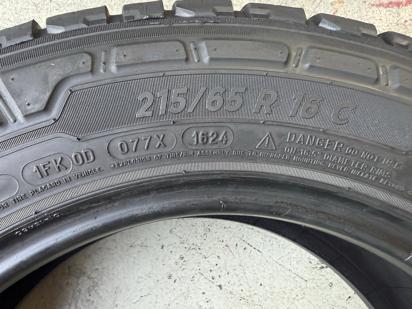 Usato: 4 Pneumatici Michelin Agilis CrossClimate 215/65R16C 109/107T 8PR 4 Stagioni 80% Residui