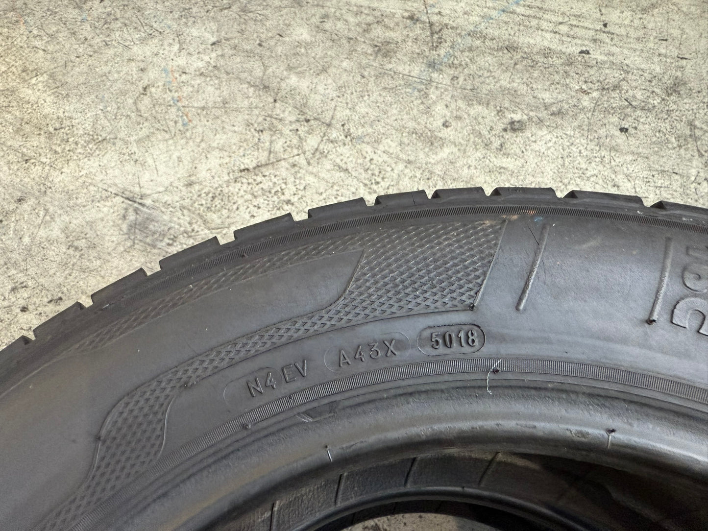 Usato: 2 Gomme 205/65R16 C 107/105T Kleber Estive 70% residui