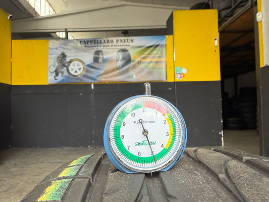 Usato: 2 Gomme 235/45R19 95V Bridgestone Estive 75% residui