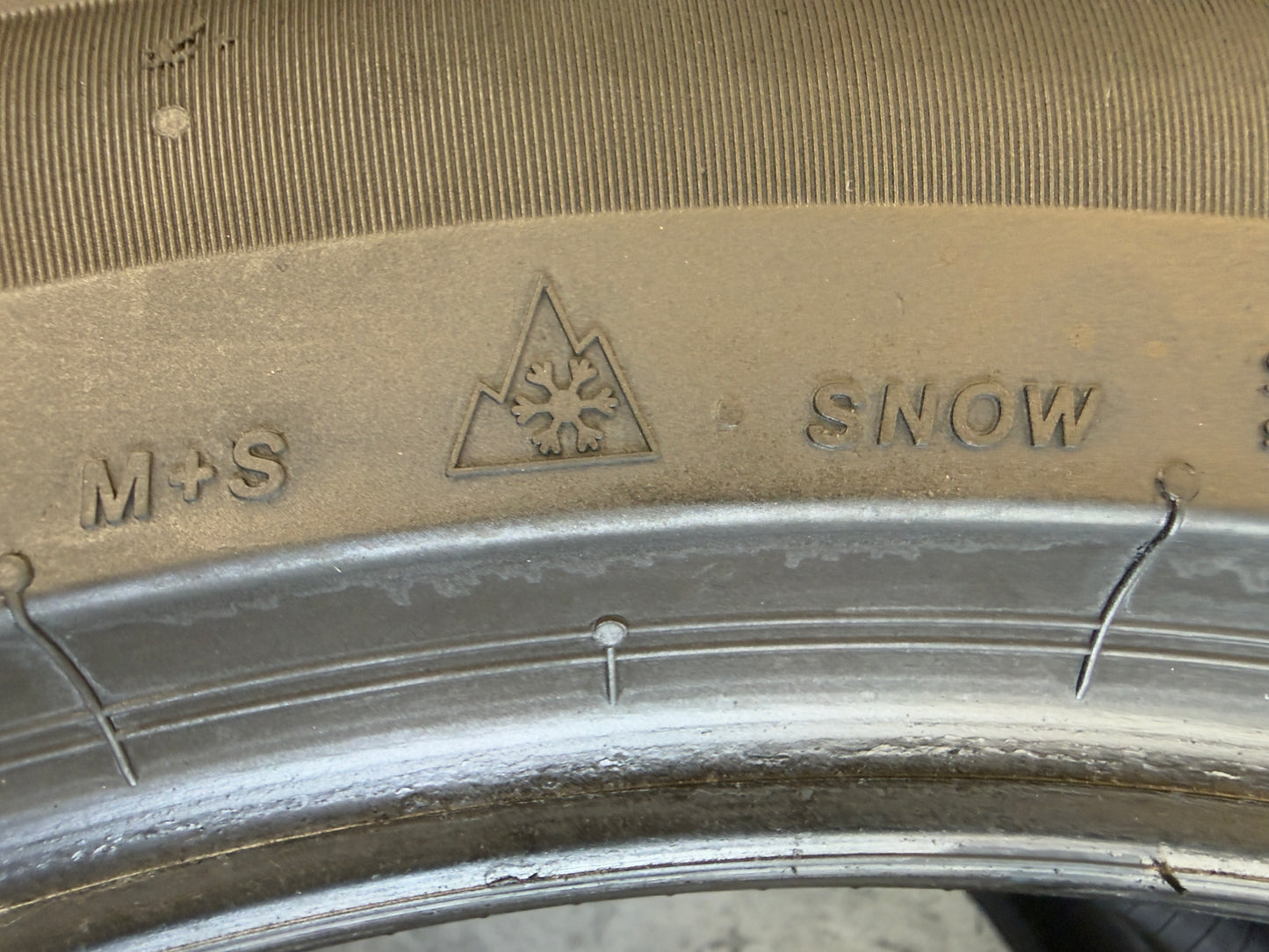 Usato: 2 Pneumatici Bridgestone Blizzak 6 285/45R22 114W XL Invernali 85% Residui