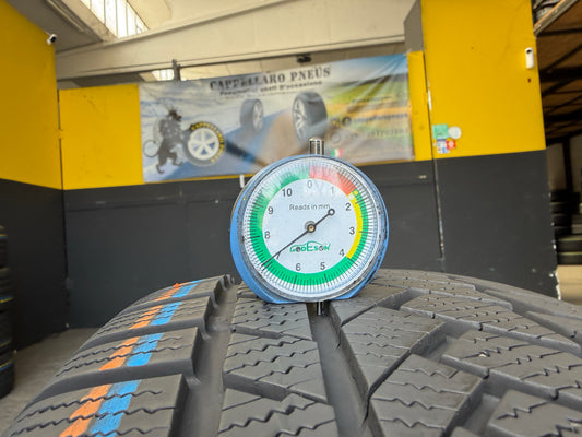 Usato: 2 Pneumatici Continental 235/55R18 100H Invernali 90% Residui AO