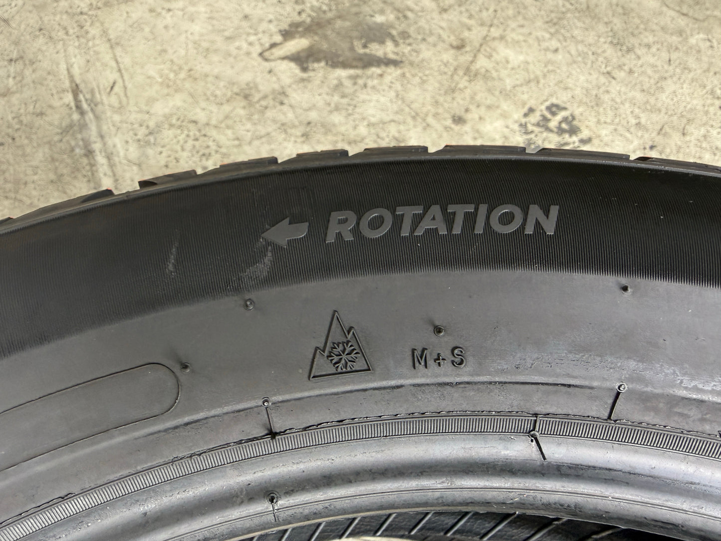 Usato: 2 Pneumatici Michelin 235/55R19 105W XL 4 Stagioni 85% residui