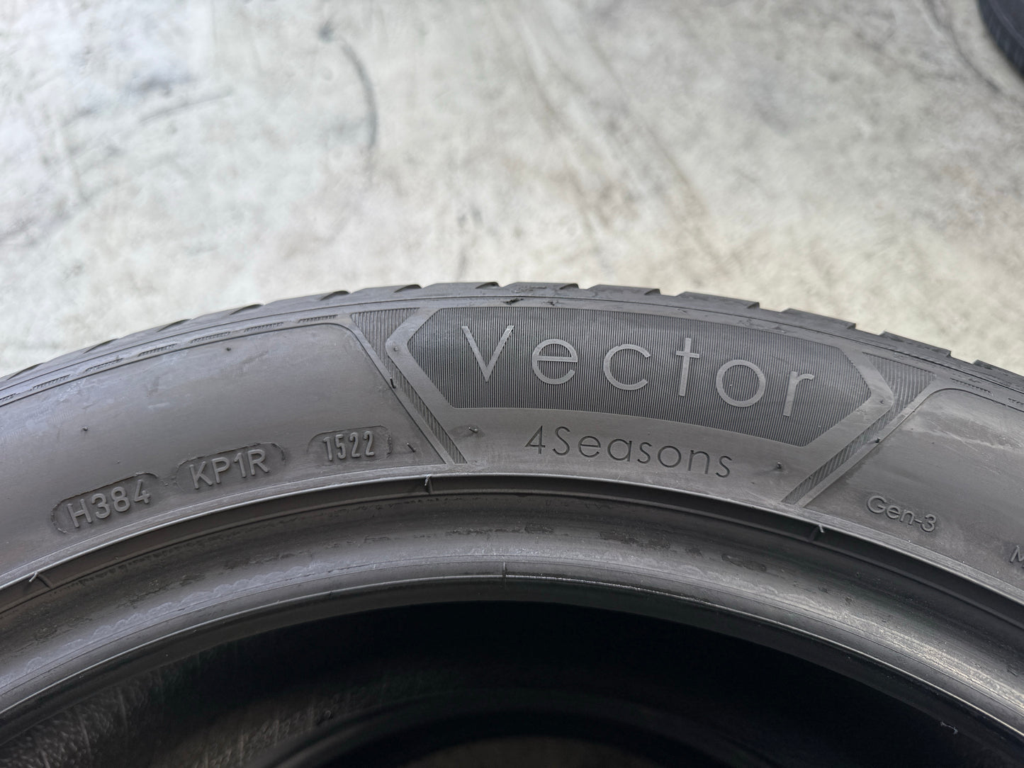 Usato: 2 Pneumatici Goodyear 235/50R19 103V XL 4 Stagioni 75% residui