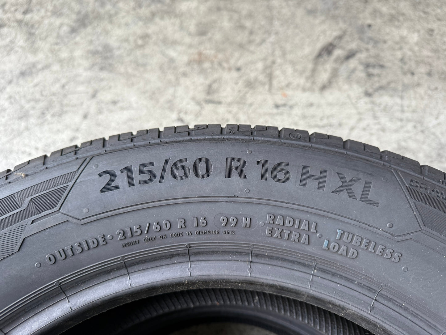 Usato: 2 Gomme 215/60R16 99H XL Barum Estive 85% residui