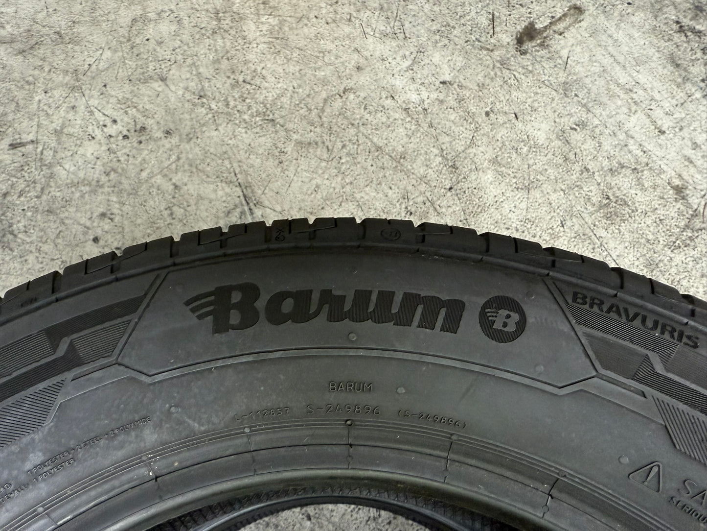 Usato: 2 Gomme 215/60R16 99H XL Barum Estive 85% residui