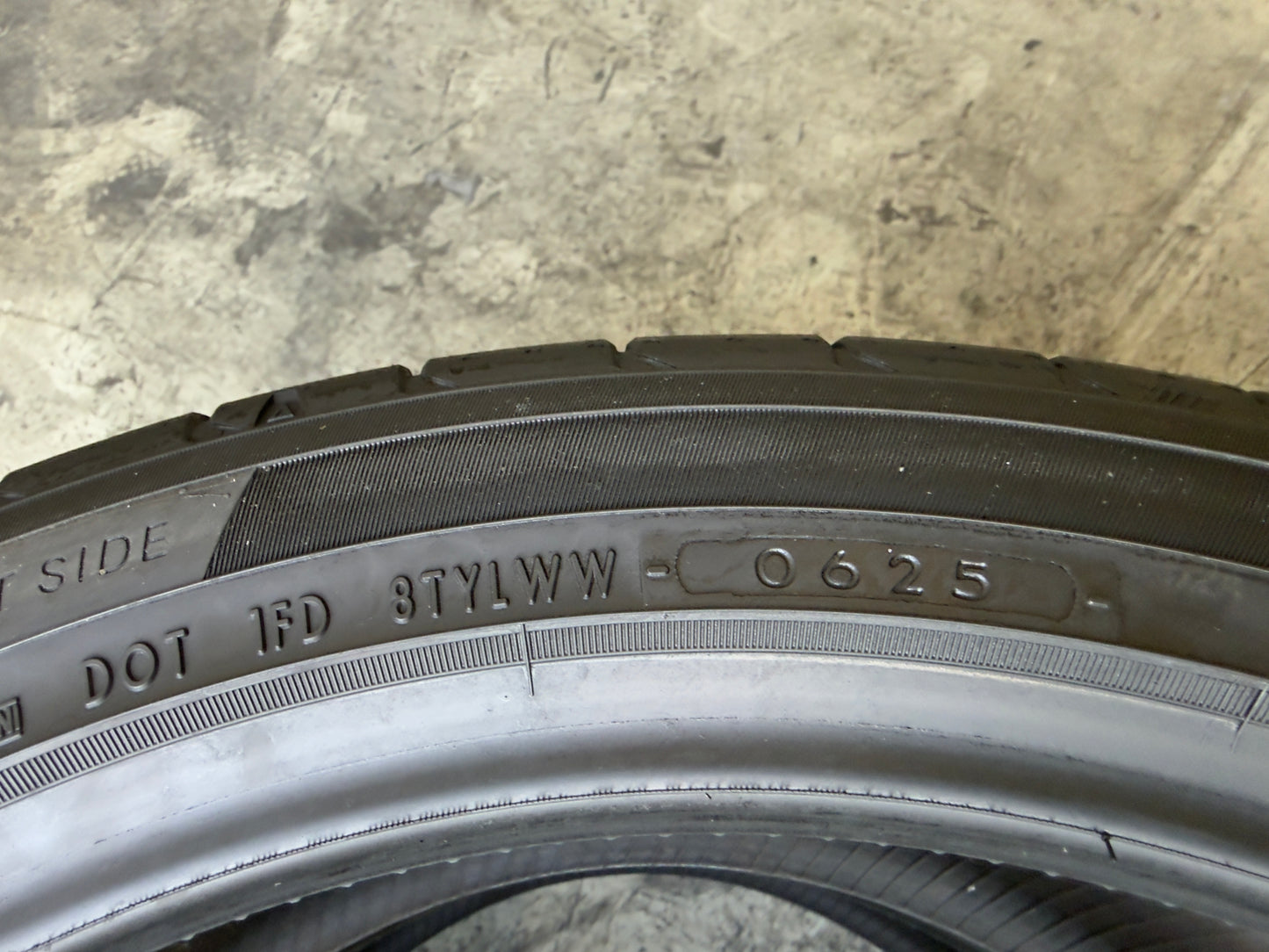 Usato: 2 Pneumatici Yokohama Advan Sport V107 245/40R19 98Y XL Estivi 95% residui