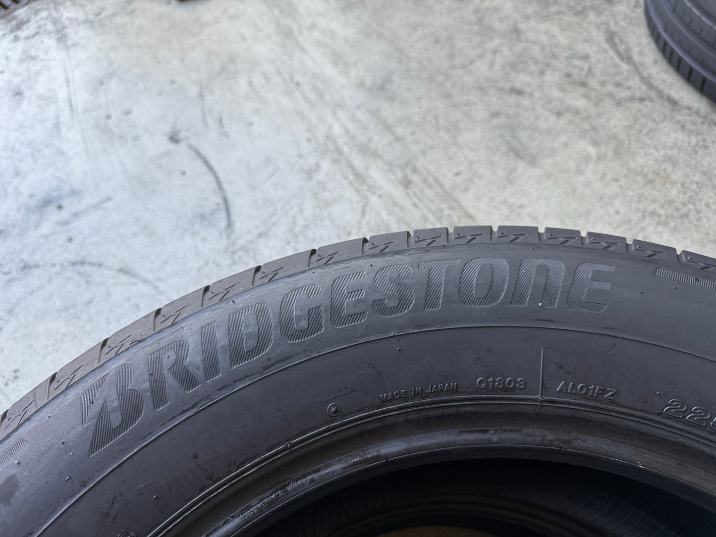 Usato: 2 Pneumatici Bridgestone Alenza 001 225/65R17 102H Estivi 85% residui