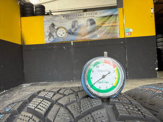 Usato: 4 Pneumatici Goodyear UltraGrip Performance SUV Gen-1 215/60R17 96H Invernali 80-90% Residui