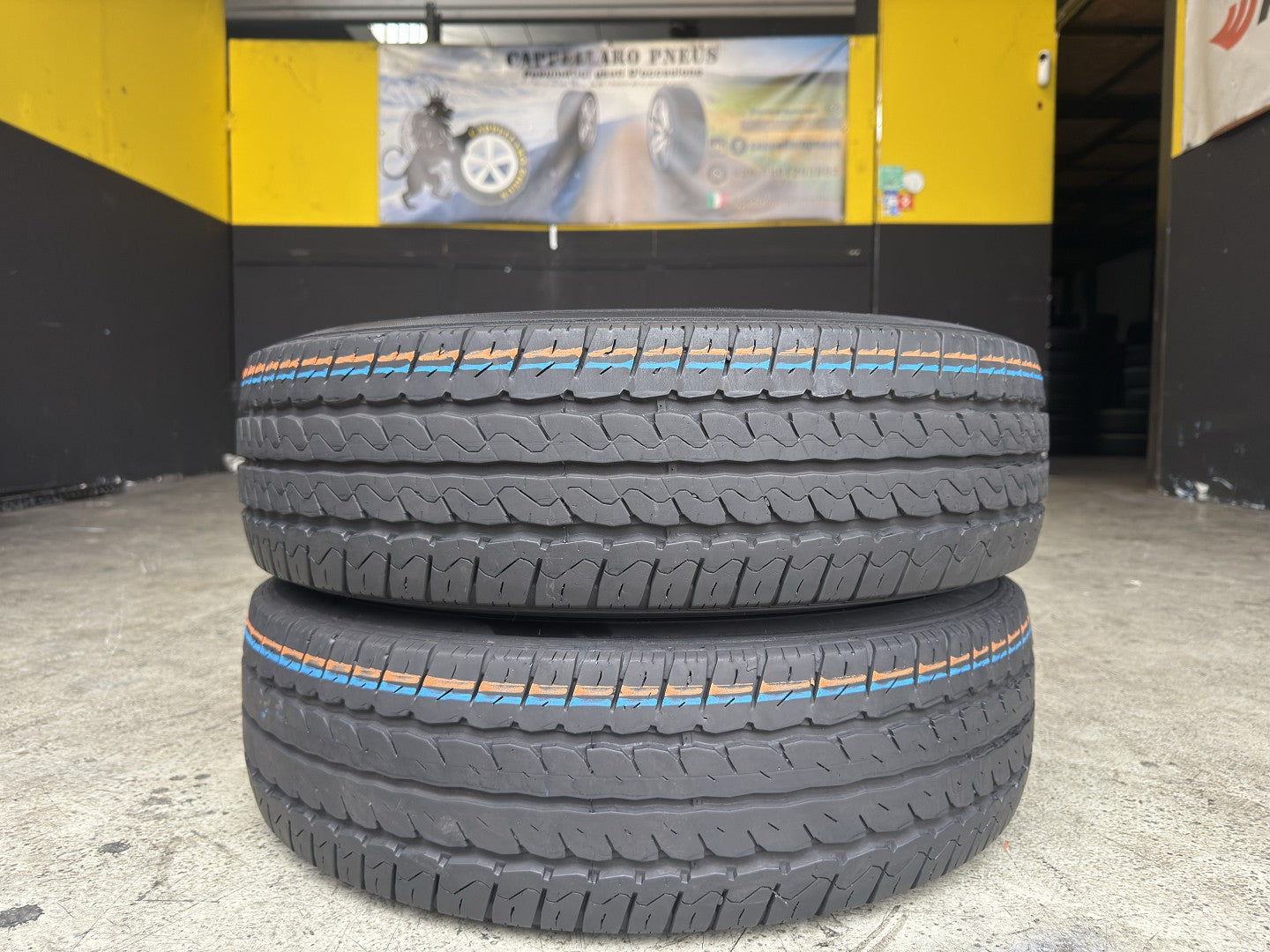 Usato: 2 Gomme 205/75R16C 113/111R Maxxis Estivi 80% residui