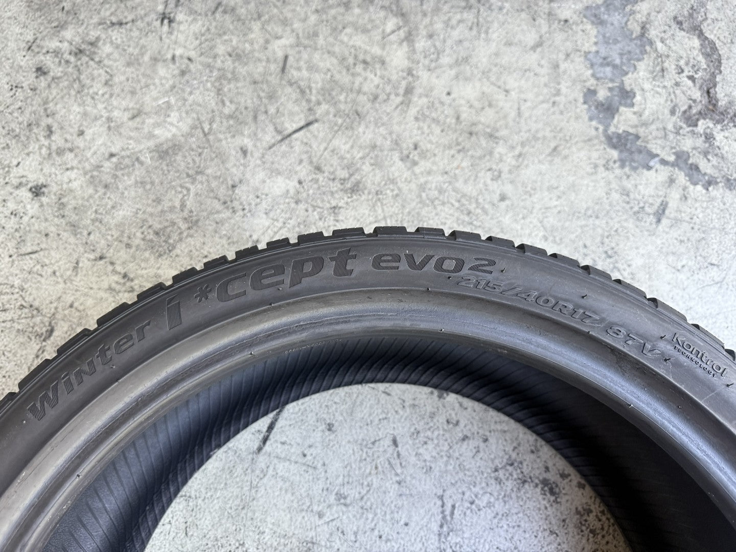 Usato: 2 Gomme 215/40R17 Hankook invernali 80% residui