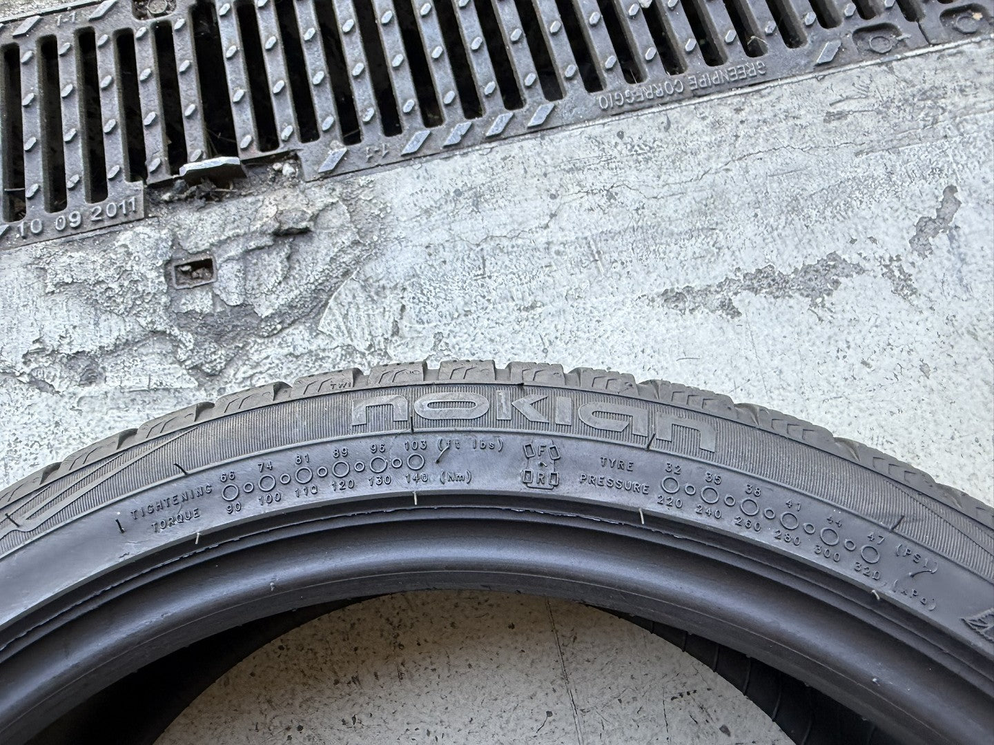 Usato: 2 Gomme 215/40R17 Nokian invernali 80% residui