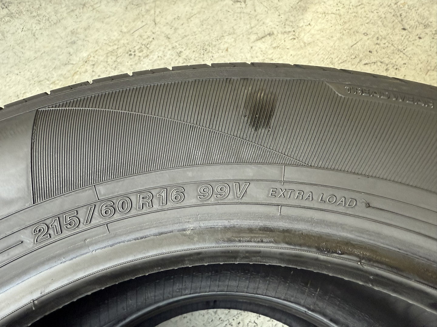 Usato: 2 Gomme 215/60R16 99V XL Yokohama Estive 85% residui