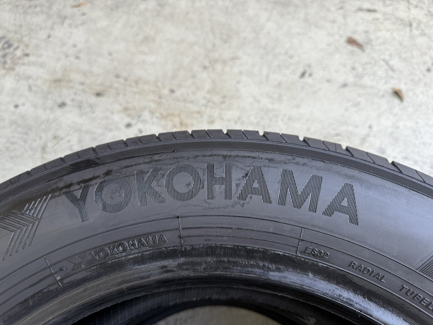 Usato: 2 Gomme 215/60R16 99V XL Yokohama Estive 85% residui