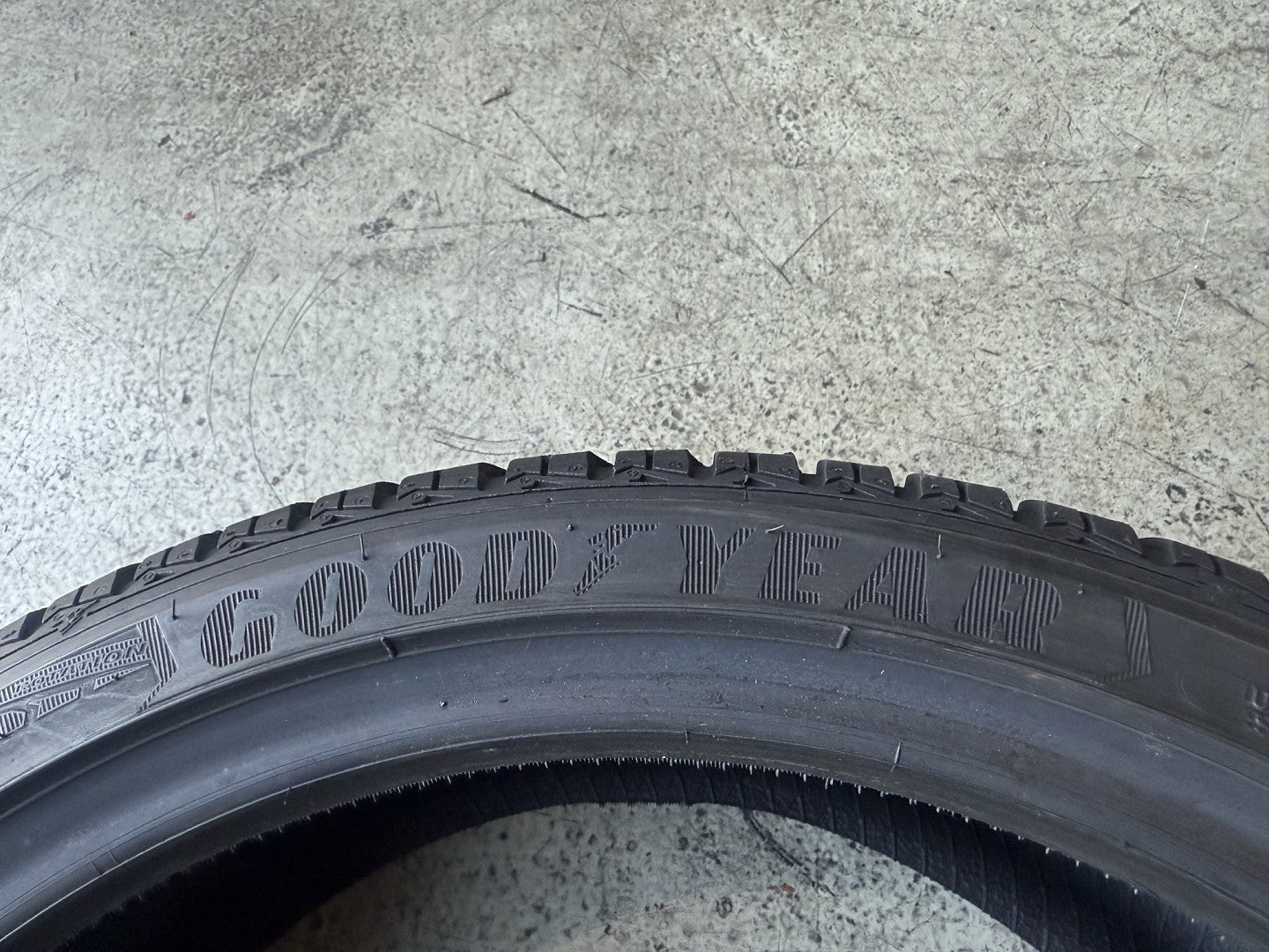 Usato: 2 Gomme 225/40R18 92V XL Goodyear Invernali 90% residui