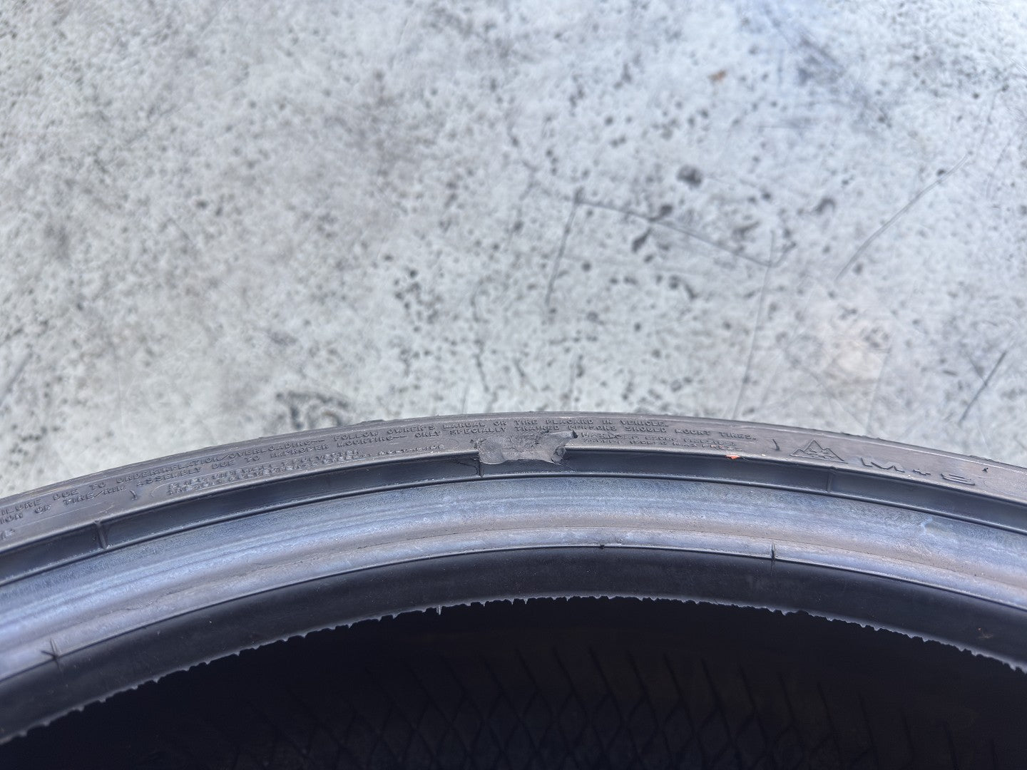 Usato: 2 Gomme 225/40R18 92V XL Goodyear Invernali 90% residui