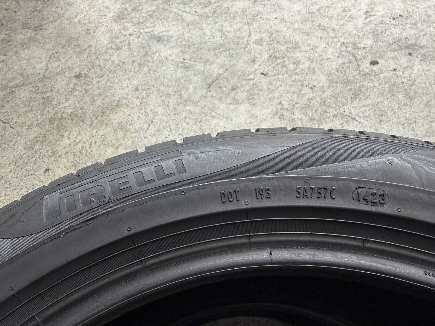 Usato: 2 Pneumatici Pirelli Scorpion 255/45R19 100V Estivi 75% residui