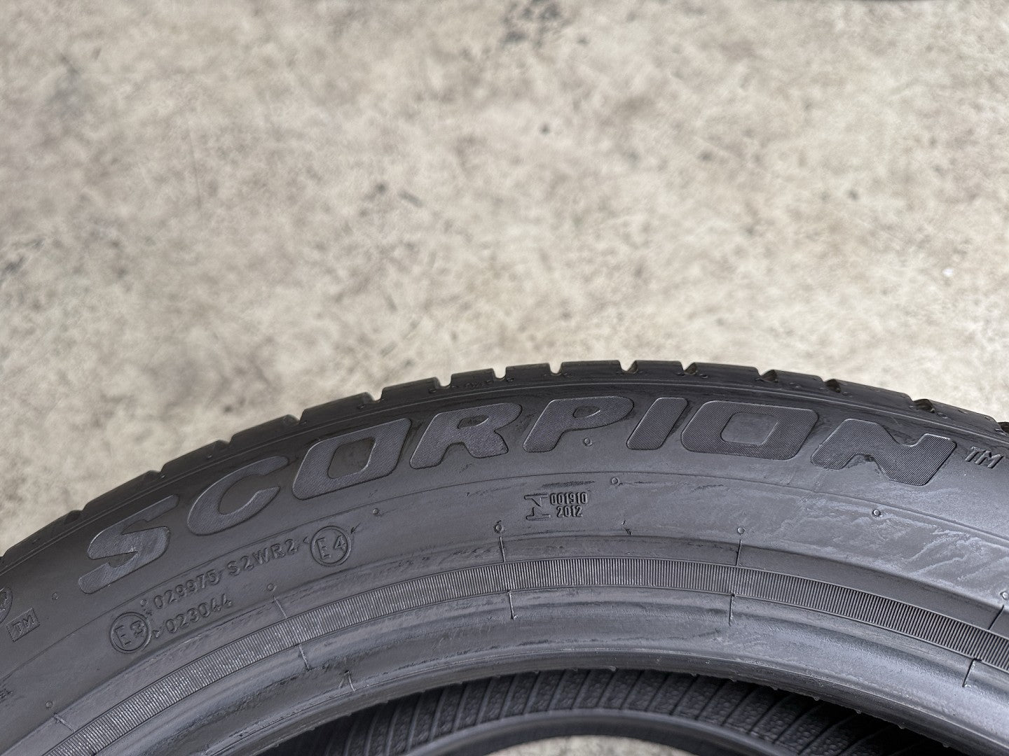 Usato: 2 Pneumatici Pirelli Scorpion 255/45R19 100V Estivi 75% residui