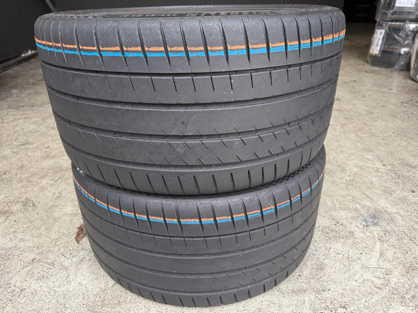Usato: 2 Gomme 295/25R21 96Y XL Michelin Estive 95% residui