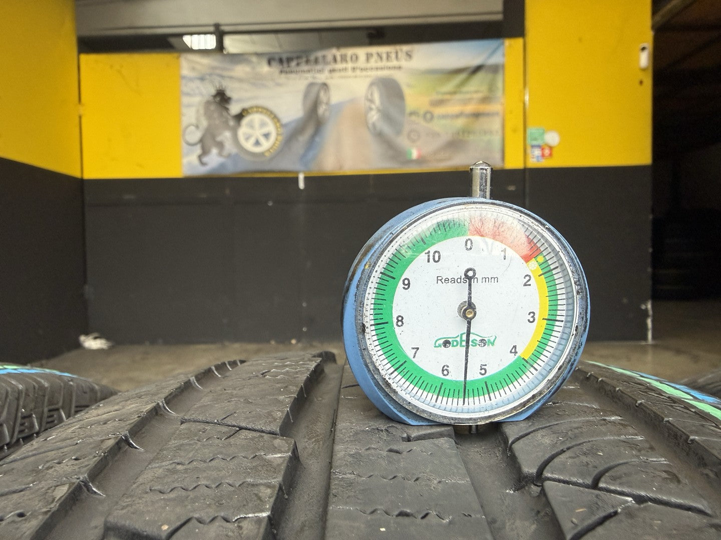 Usato: 4 Gomme 235/60R18 103V Continental 4 Stagioni 80% residui