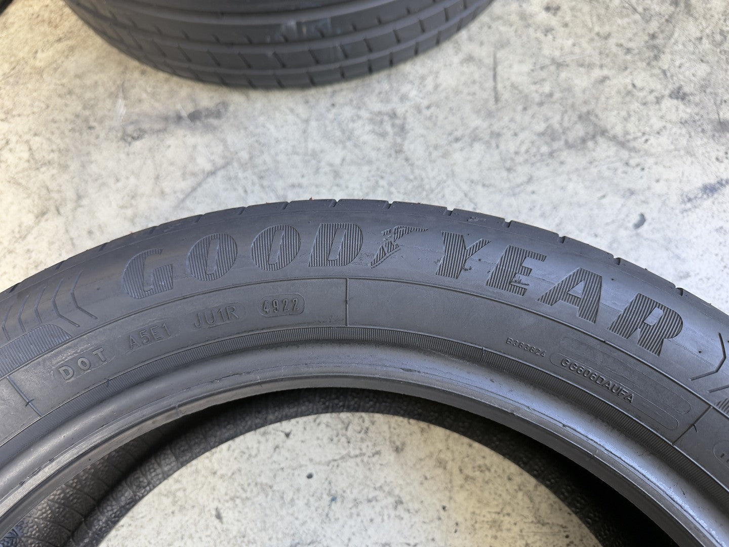 Usato: 4 Pneumatici Goodyear EfficientGrip Performance 2 205/55R17 95V Estivi 90/85% residui