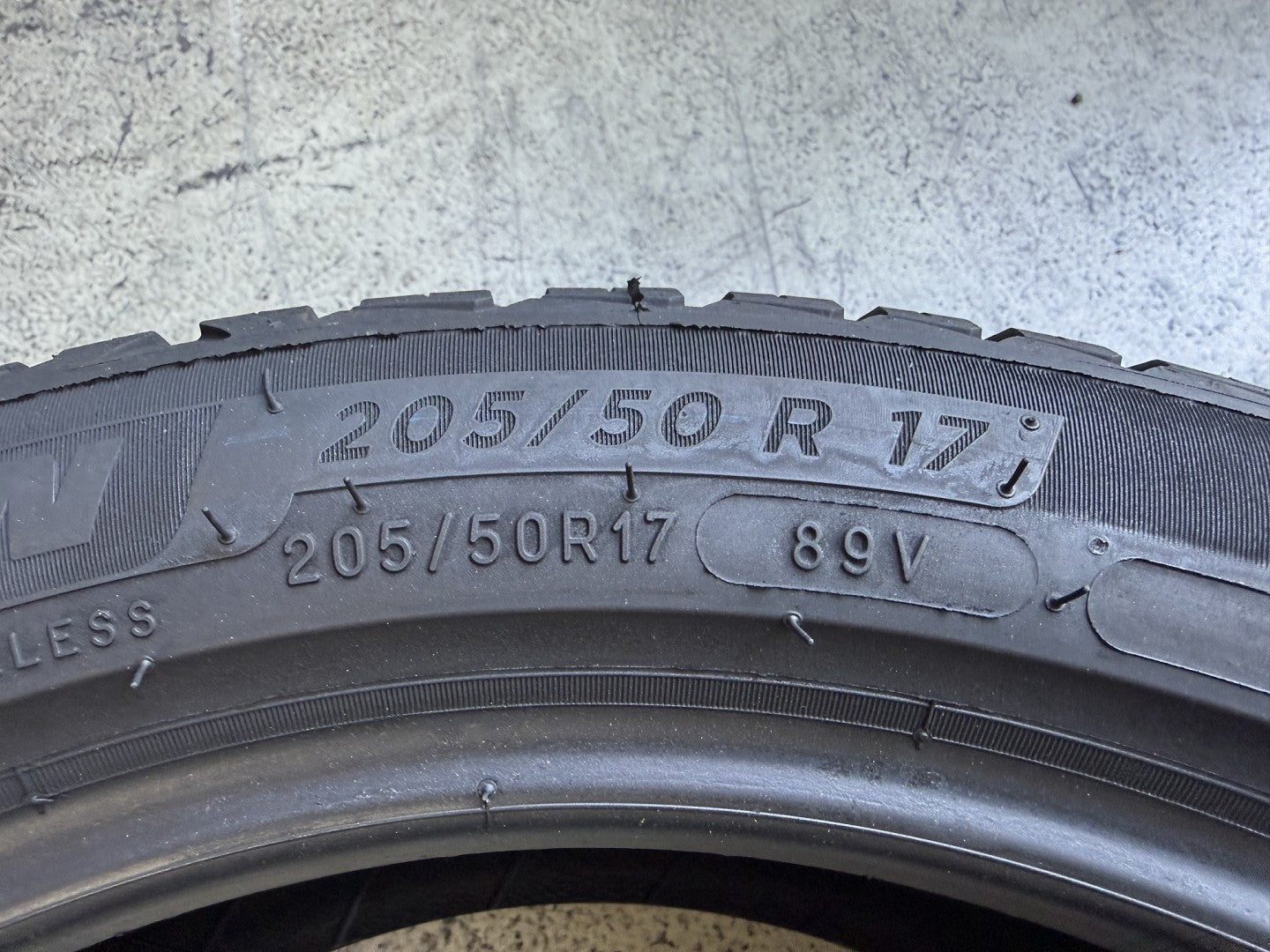 Usato: 4 Pneumatici Michelin CrossClimate 2 205/50R17 89V 4 Stagioni 85% Residui