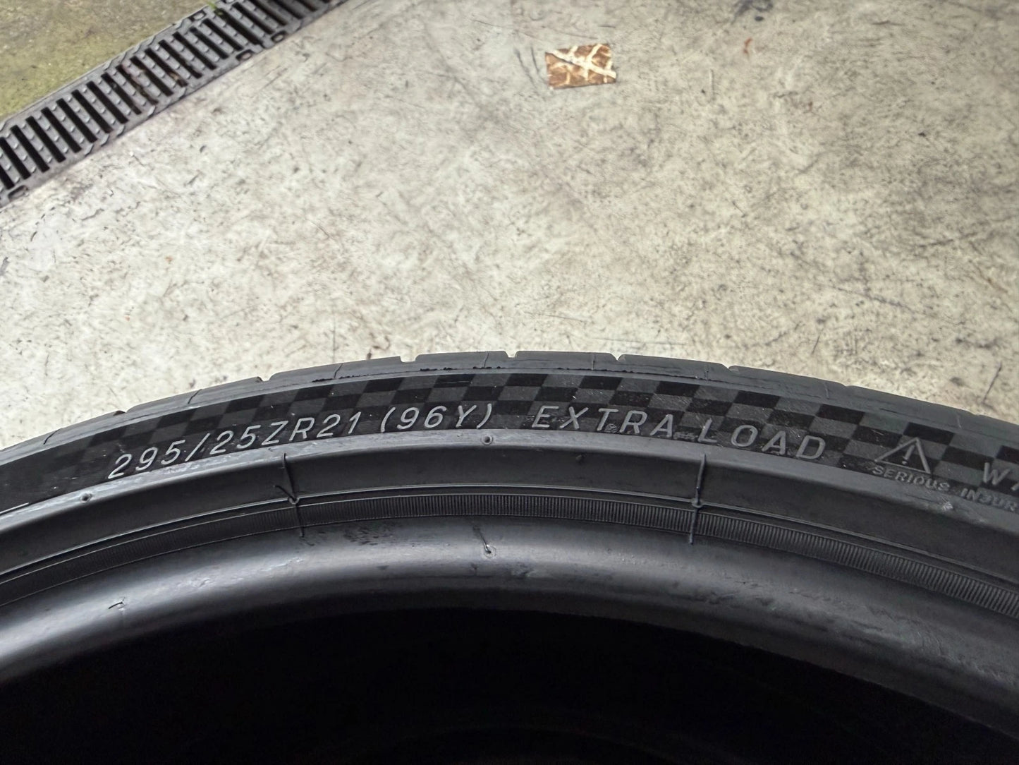 Usato: 2 Gomme 295/25R21 96Y XL Michelin Estive 95% residui