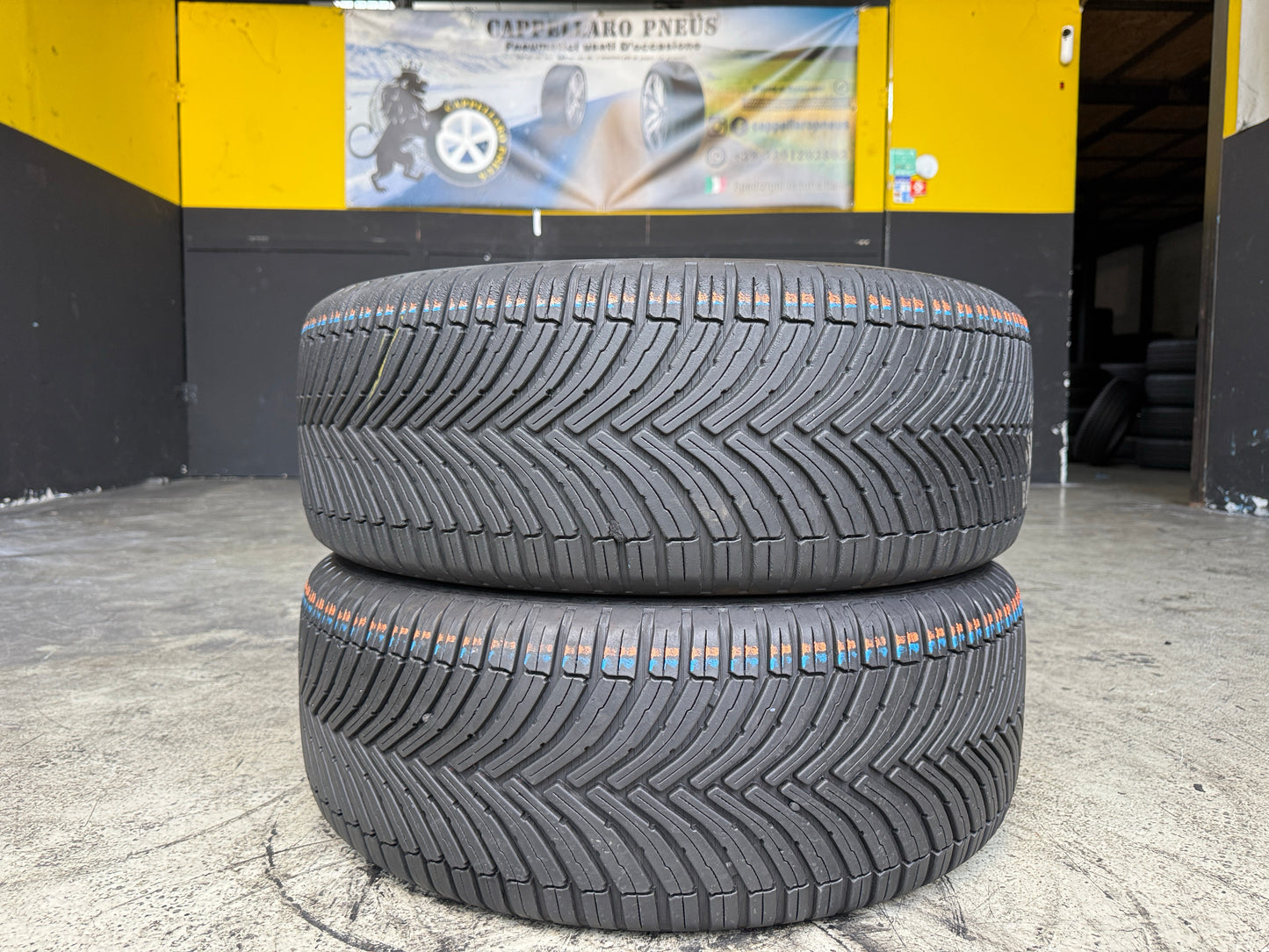 Usato: 2 Pneumatici Bridgestone All Season 6 235/55R18 104V XL 4 Stagioni 85% residui