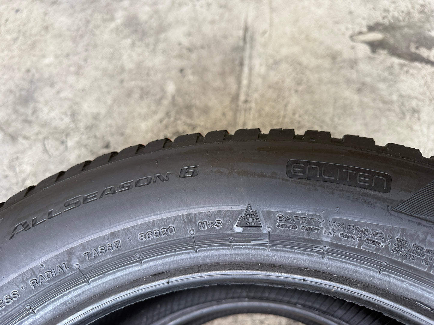 Usato: 2 Pneumatici Bridgestone All Season 6 235/55R18 104V XL 4 Stagioni 85% residui