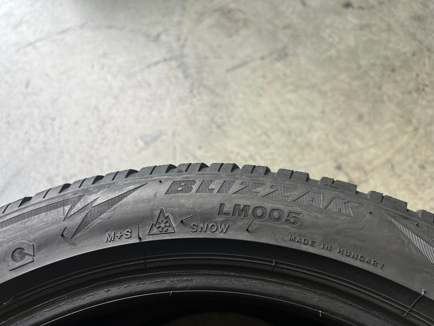 Usato: 2 Gomme 235/45R18 98V Bridgestone Invernali 80% residui
