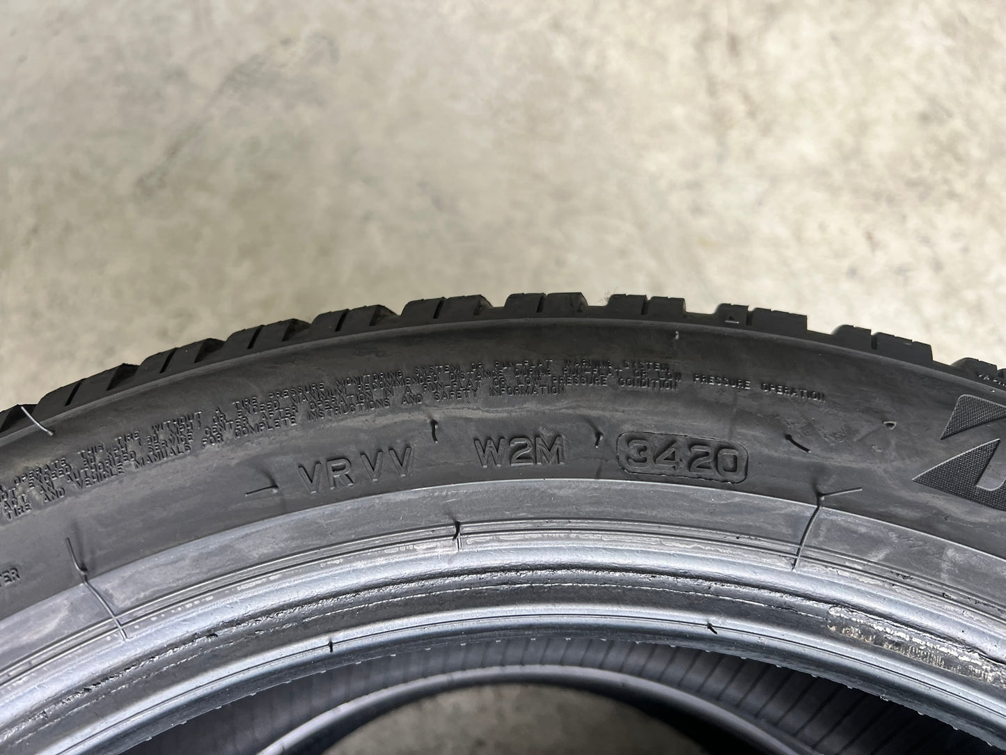 Usato: 2 Gomme 235/45R18 98V Bridgestone Invernali 80% residui