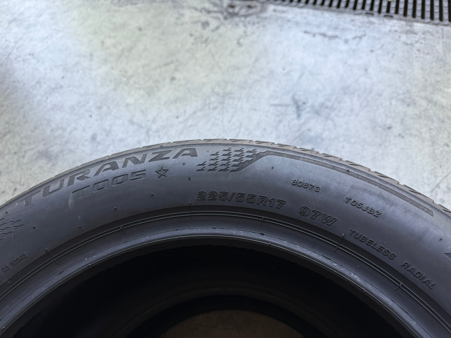 Usato: 2 Gomme 225/55R17 97W Bridgestone Estive 85% residui