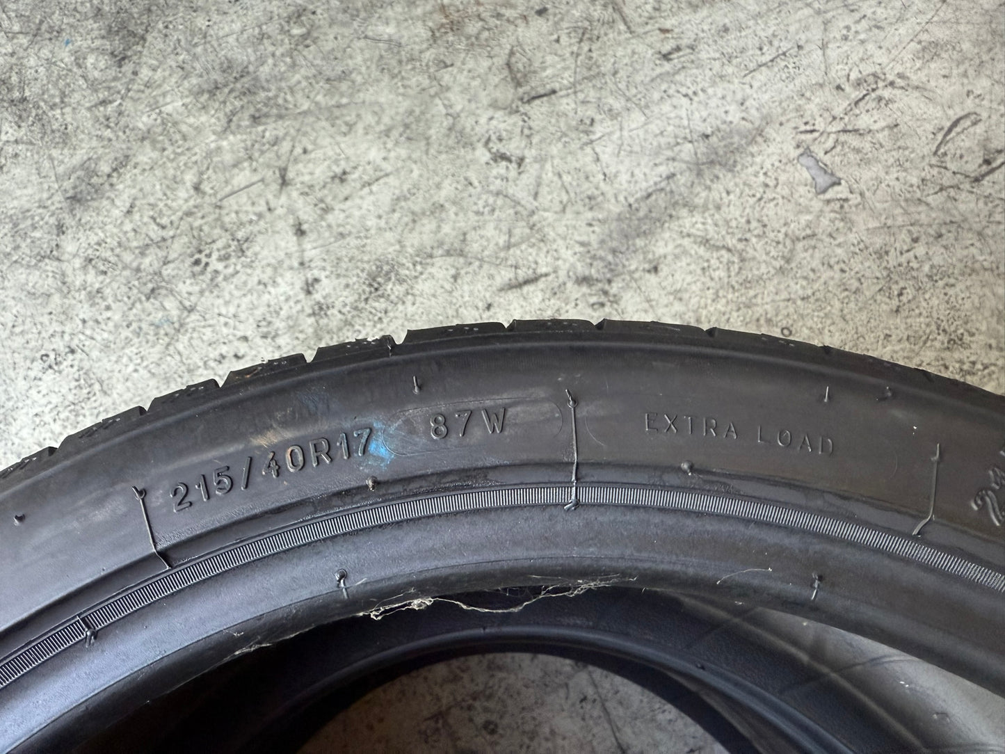 Usato: 2 Gomme 215/40R17 87W XL Kleber Estive 85% residui