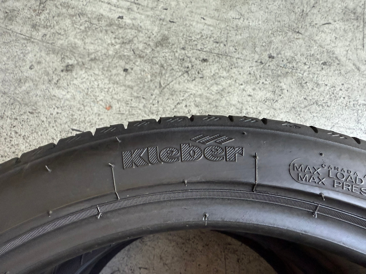 Usato: 2 Gomme 215/40R17 87W XL Kleber Estive 85% residui