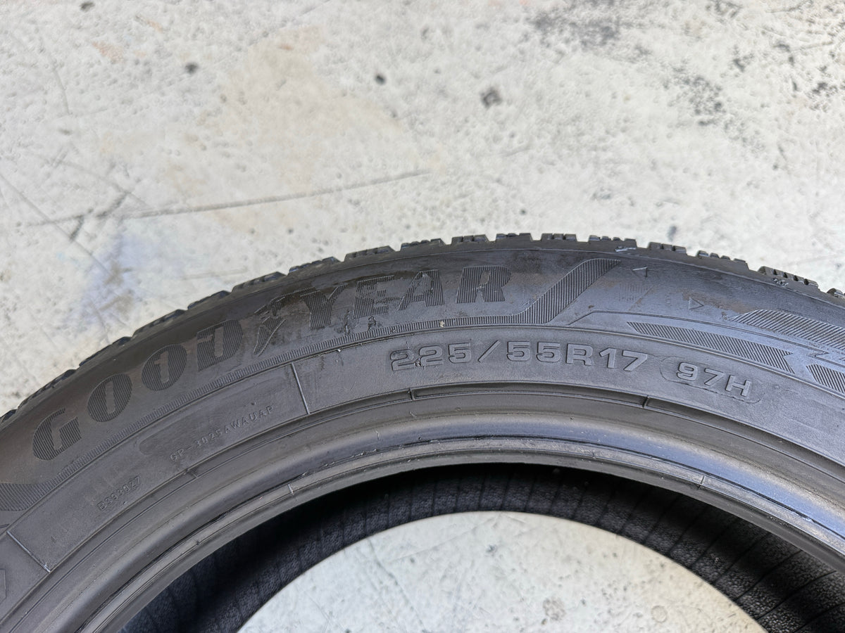 Usato: 2 Pneumatici Goodyear UltraGrip Performance 3 225/55R17 97H Invernali 90% Residui