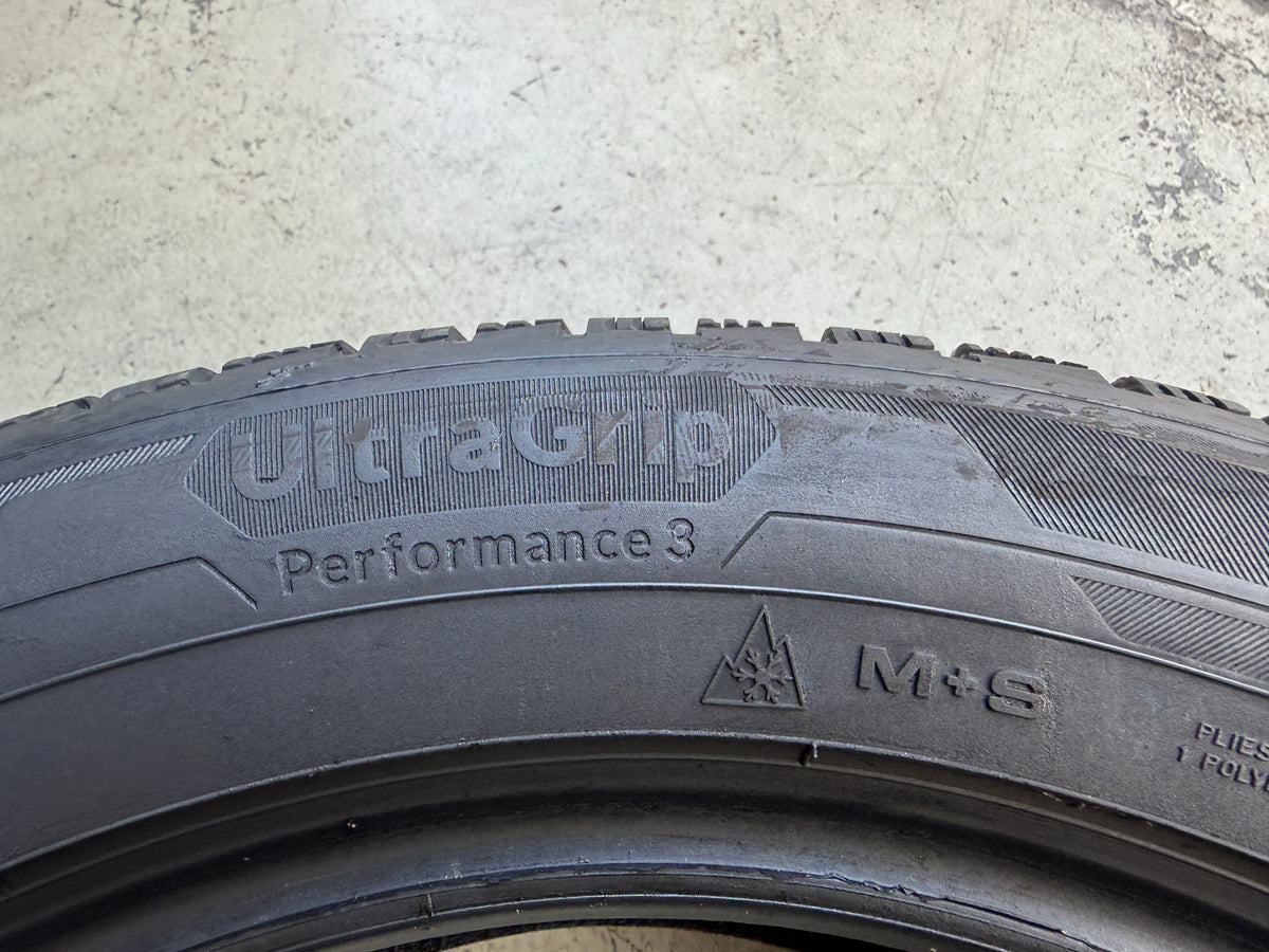 Usato: 2 Pneumatici Goodyear UltraGrip Performance 3 225/55R17 97H Invernali 90% Residui