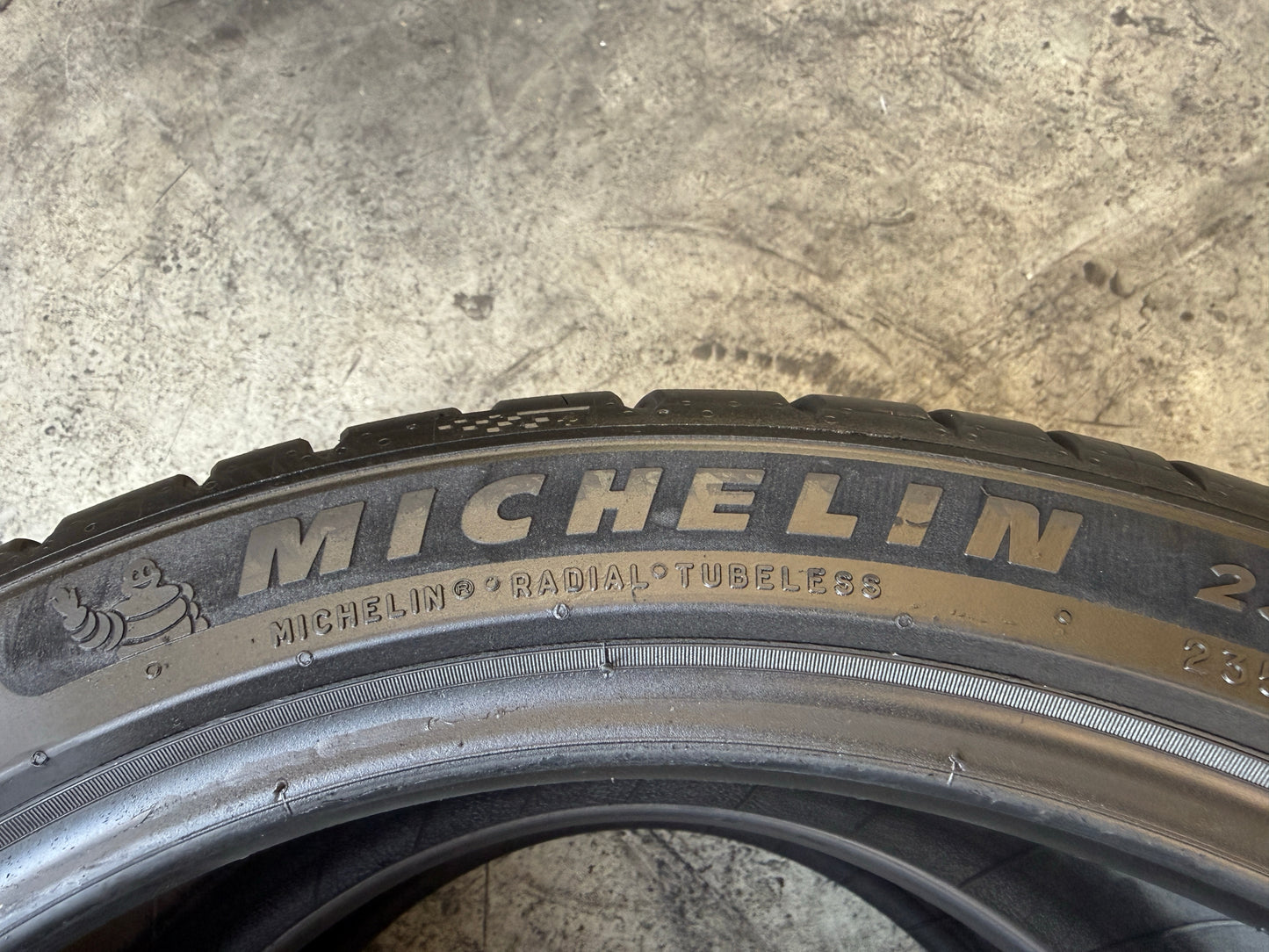 Usato: 2 Pneumatici Michelin Pilot Sport 5 235/40R19 96Y XL Estivi 95% residui