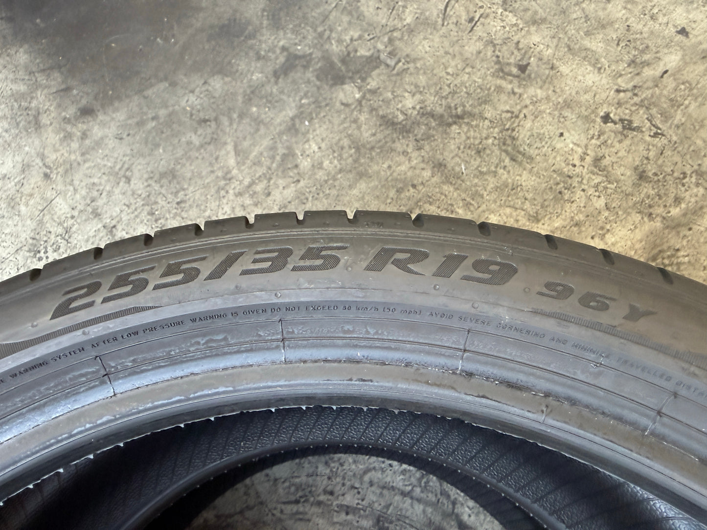 Usato: 2 Pneumatici Pirelli P Zero PZ4 255/35R19 96Y XL Estivi 85% residui Runflat