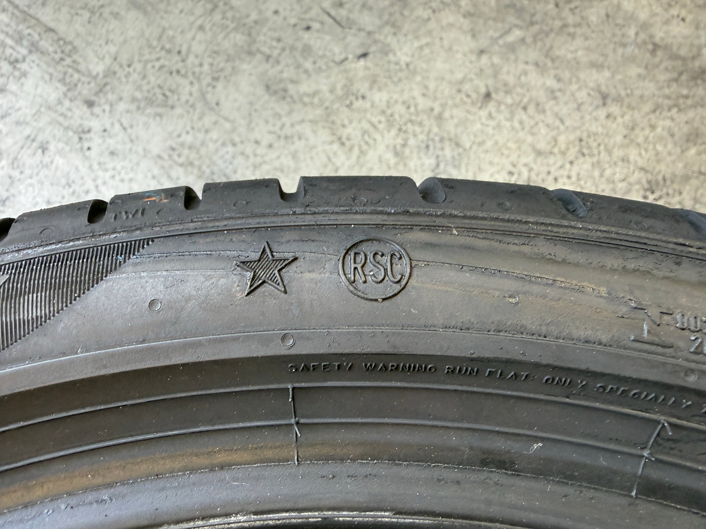 Usato: 2 Pneumatici Pirelli P Zero PZ4 255/35R19 96Y XL Estivi 85% residui Runflat